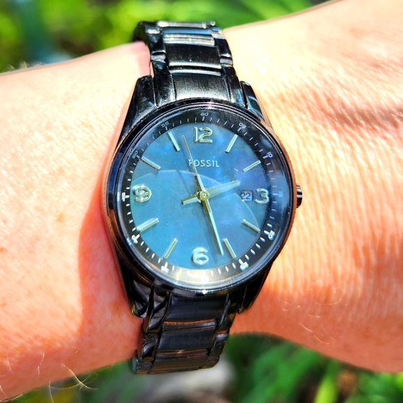 Fossil Black Watch with Abalone Face - Picture 4 of 6
